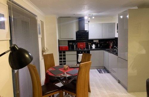 Wallasey Apartment | 2-Bed Apartment - Sleeps 4 & Parking