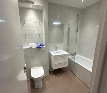 Canonbury Apartment | 2-Bed Apartment - Sleeps 4 Balcony Pets Ok