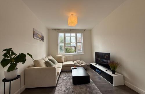 Canonbury Apartment | 2-Bed Apartment - Sleeps 4 Balcony Pets Ok