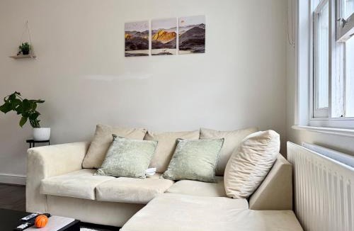 Canonbury Apartment | 2-Bed Apartment - Sleeps 4 Balcony Pets Ok