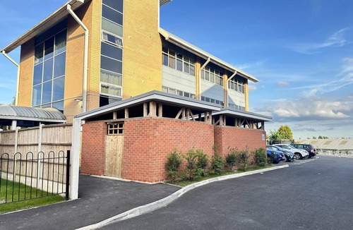 Dudley Apartment | 2 Bed Apartment - Sleeps 4 - Wifi - Parking