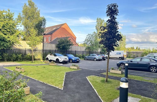 Dudley Apartment | 2 Bed Apartment - Sleeps 4 - Wifi - Parking