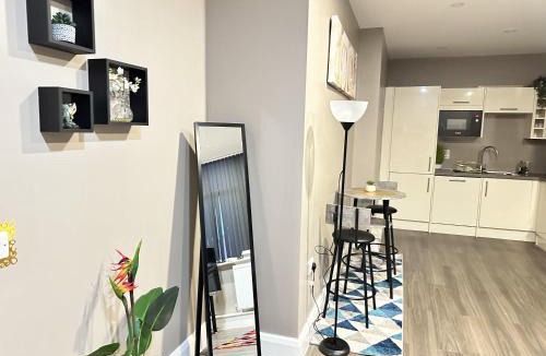 Dudley Apartment | 2 Bed Apartment - Sleeps 4 - Wifi - Parking