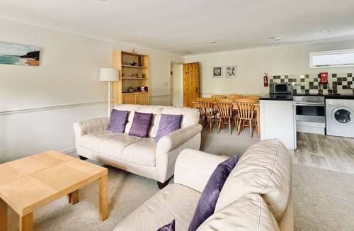 Chillington House | 2 Bed Apartment with Shared Pool