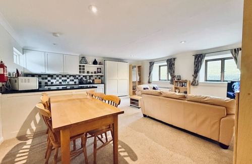 Chillington House | 2 Bed Apartment with Shared Pool