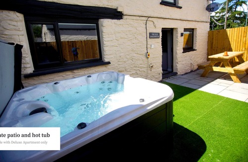 Llandrillo Apartment | 2 Bed Apartment with Hot Tub