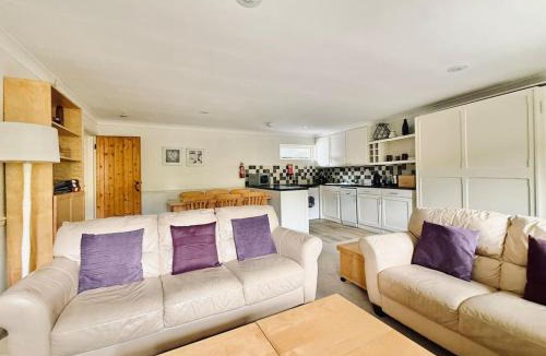 Chillington House | 2 Bed Apartment with Shared Pool