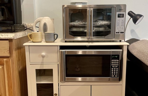 Kennebunk Apartment | 2 bed apartment with everything you should need! 5 min from I-95!