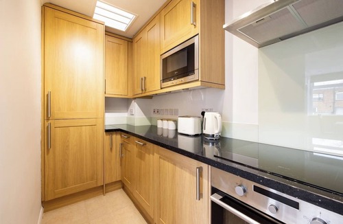 Parsons Green and Walham Apartment | 2 Bed Balcony Flat Chelsea Harbour
