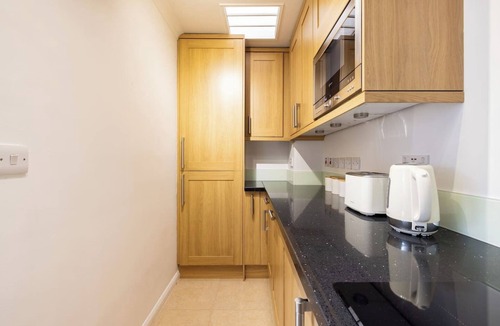 Parsons Green and Walham Apartment | 2 Bed Balcony Flat Chelsea Harbour