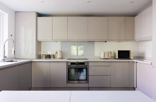 Fulham Broadway Apartment | 2 Bed Balcony Flat in Fulham