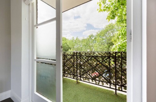 Fulham Broadway Apartment | 2 Bed Balcony Flat in Fulham