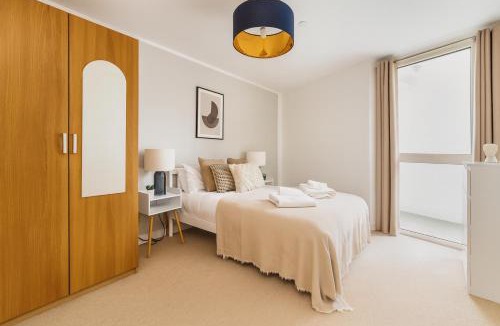 Prince's Apartment | 2 Bed Balcony Flat in Vauxhall