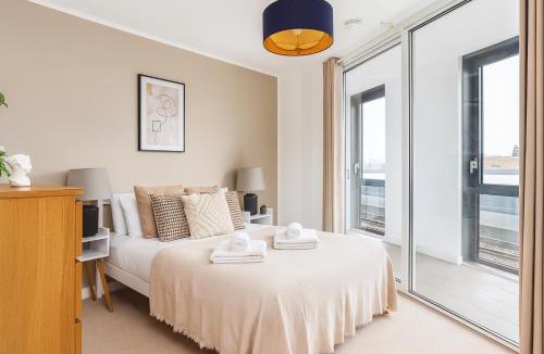 Prince's Apartment | 2 Bed Balcony Flat in Vauxhall