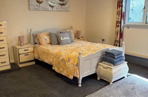 Stow Bardolph House | 2 Bed Barn - Sleeps 4 - Pets - Parking - Wifi