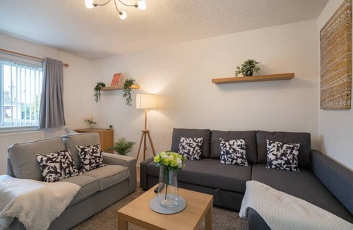 Ormiston House | 2 Bed Bungalow - Free Parking