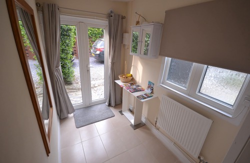 Denbigh Cabin | 2-Bed Cabin Sleeps 4 -Small Pets Ok -Free Parking