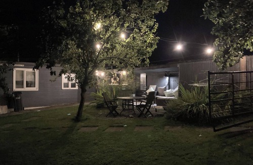 Denbigh Cabin | 2-Bed Cabin Sleeps 4 -Small Pets Ok -Free Parking