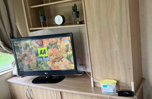 Mablethorpe and Sutton Cabin | 2-bed Caravan in Mablethorpe sea Front Location