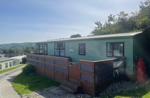 Penparcau Ski Chalet | 2 Bed Caravan - Sleeps 6 - Pets - Pool - Parking