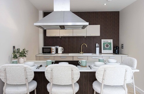 Cheetham Hill Apartment | 2 Bed Central Flat By City SuperHost