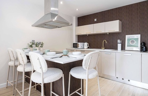 Cheetham Hill Apartment | 2 Bed Central Flat By City SuperHost