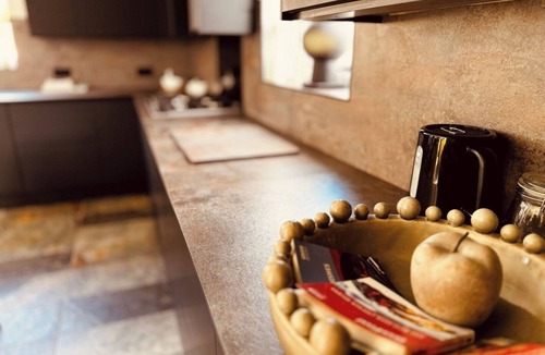 Pakefield House | 2-Bed Coastal Haven with Private Spa Pool and Tub