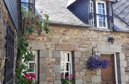 Saint-Ouen-La-Rouerie Cottage | 2 Bed Cottage. Sleeps 5. 30 minutes from Mont St Michel
