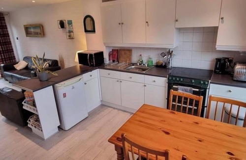 Saint Columb Major Cottage | 2 Bed Cottage Sleeps 5 - Pets Allowed