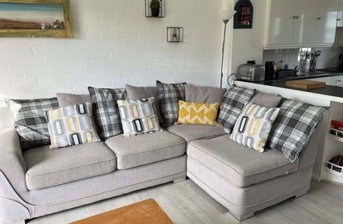 Saint Columb Major Cottage | 2 Bed Cottage Sleeps 5 - Pets Allowed