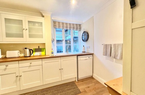 Chillington House | 2 Bed Cottage with swimming pool