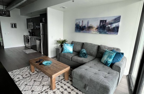 Downtown Winnipeg Apartment | 2 bed downtown across jets arena king bed wifi