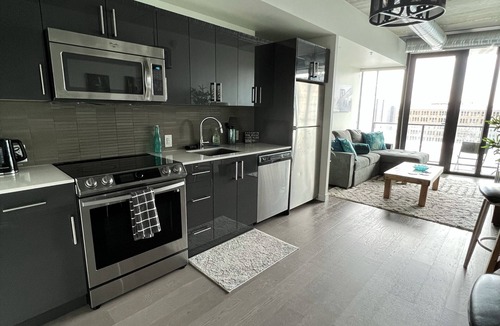 Downtown Winnipeg Apartment | 2 bed downtown across jets arena king bed wifi