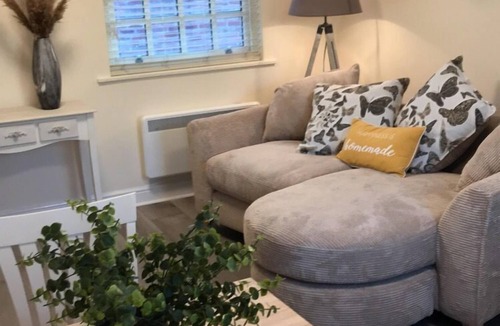 Bawtry Apartment | 2-Bed Duplex Sleeps 3 with Fireplace