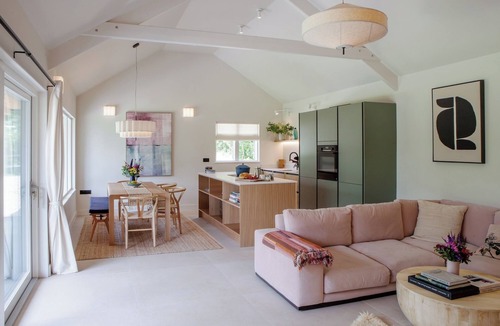 Ashburton House | 2-Bed Eco Friendly Home, Sleeps 4 with Parking