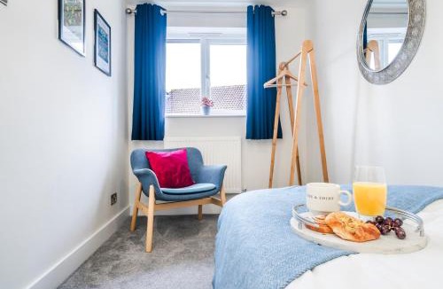 Harlow House | 2 Bed Elegant home with Parking in Harlow