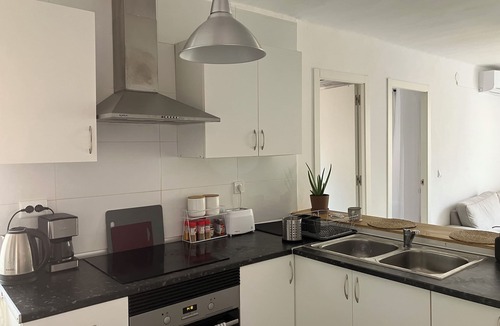 Santa Coloma de Gramenet Apartment | 2 bedroom apartment close to Badalona Beach and the center of Barcelona