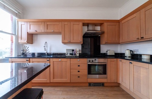 North Richmond Apartment | 2 Bed Flat by Richmond Park