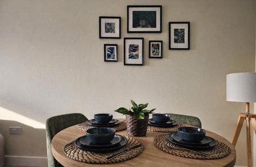 Central Milton Keynes Apartment | 2 Bed Flat - Contractor - Central MK - Parking - Sleeps5