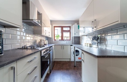 Ealing Broadway Apartment | 2 Bed Flat in Ealing Broadway