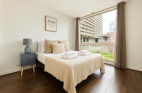 Coleman Street Apartment | 2 Bed Flat near Barbican Centre