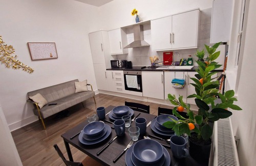 Canning Town Apartment | 2 Bed Flat, Near Canary Wharf, Excel, Airport, O2