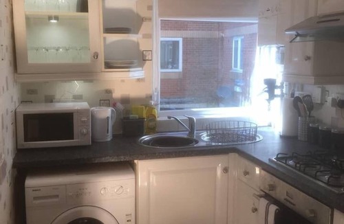 Slyne Apartment | 2 Bed Flat - Sleeps 3 - Parking - Wifi