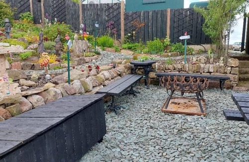 Longnor Apartment | 2 Bed Flat - Sleeps 3 - Parking - Wifi