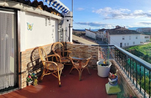 Fuenmayor House | 2 Bed Flat - Sleeps 4 - Parking - Wifi