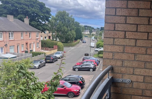 Ellemford Apartment | 2 Bed Flat - Sleeps 4 - Pets - Parking - Wifi