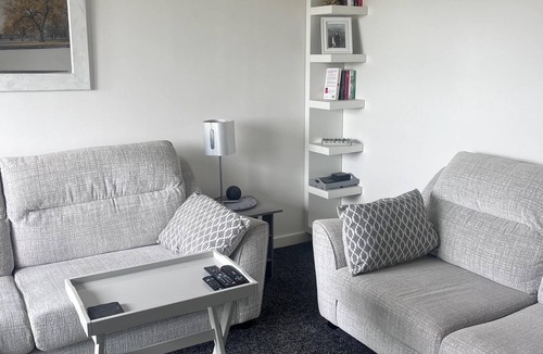 Ellemford Apartment | 2 Bed Flat - Sleeps 4 - Pets - Parking - Wifi