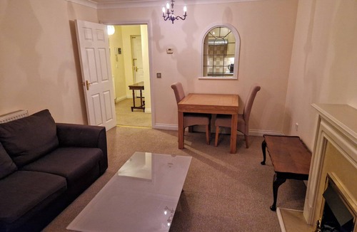 Southampton City Centre Apartment | 2 Bed Flat - Sleeps 4 - Parking - Wifi