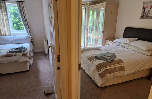 Southampton City Centre Apartment | 2 Bed Flat - Sleeps 4 - Parking - Wifi