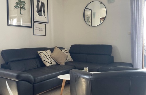 Milna (Brac) Apartment | 2 Bed Flat - Sleeps 6 - Pool - Garden - Parking